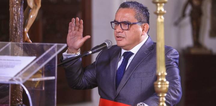 Juan José Santiváñez no acudirá a la Fiscalía a realizarse el peritaje de voz, asegura su abogado