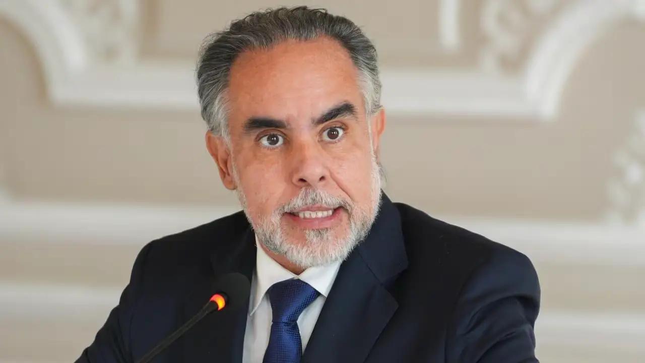 Ministro del Interior de Colombia niega acuerdo militar con Venezuela
