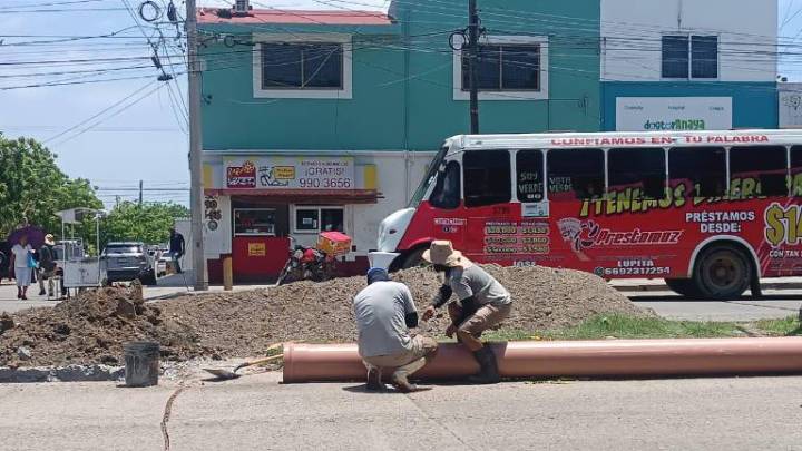 Realiza Jumapam trabajos de reparación a la red de alcantarillado en el cruce de avenidas Santa Rosa y Jabalíes