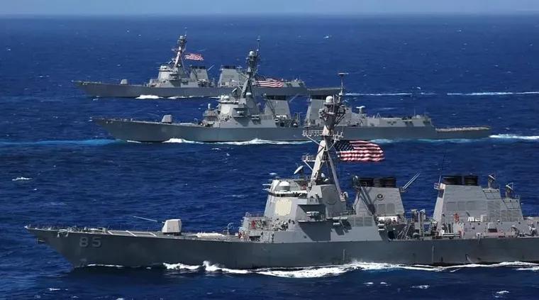 Ocho buques, un submarino nuclear, 4.500 marines y una duda: ¿EEUU atacará a Venezuela?