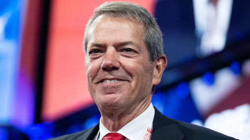 El gobernador de Nebraska anuncia plan para un centro de detención de inmigrantes