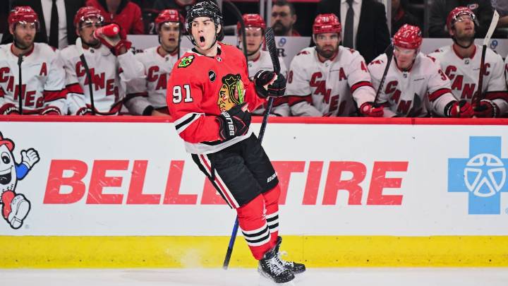 Blackhawks agree with Frank Nazar on 7