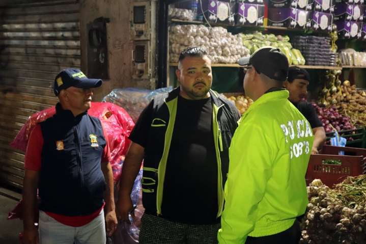 Alcaldía de Ibagué realizó jornada de recuperación del espacio público con comerciantes de la Plaza de la 21