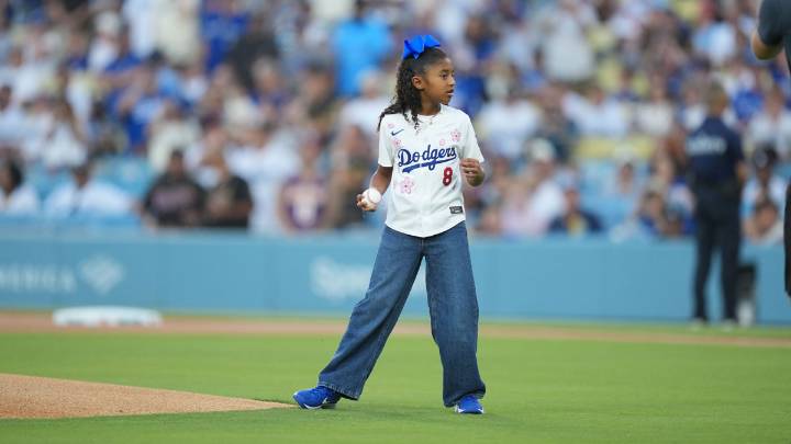 Kobe Bryant’s daughter Bianka throws out first pitch on her father’s bobblehead night