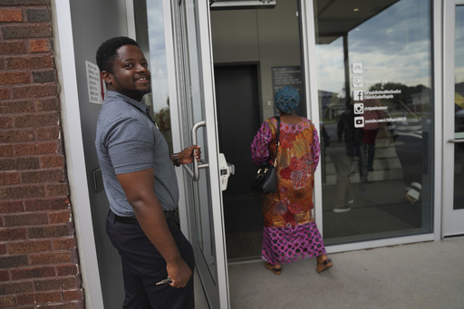 Migrants to Iowa strike different portraits where 'American Gothic' was created