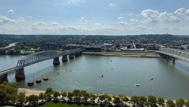 Crews conduct search and recovery mission for man on Ohio River