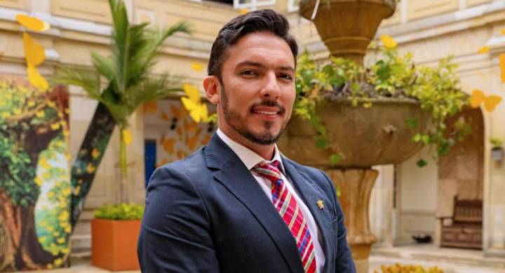 Juan Carlos Florián quiere que lo llamen “ministra” de la Igualdad Así lo manifestó el recién el recién posesionado a través de una entrevista en el pódcast A Pelo.