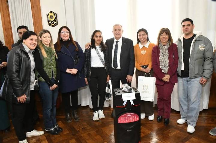 Jaldo recibió a estudiantes de La Cocha que se destacaron en la Expo Rural de Palermo