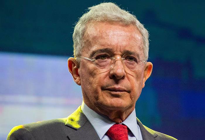 “El mal todo lo destruye, mataron la esperanza”, dice el expresidente Uribe