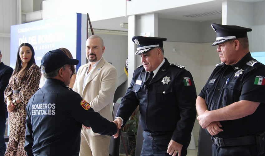 Con Reconocimientos y Dotación de Equipo, Celebran a Bomberos del Estado en su día