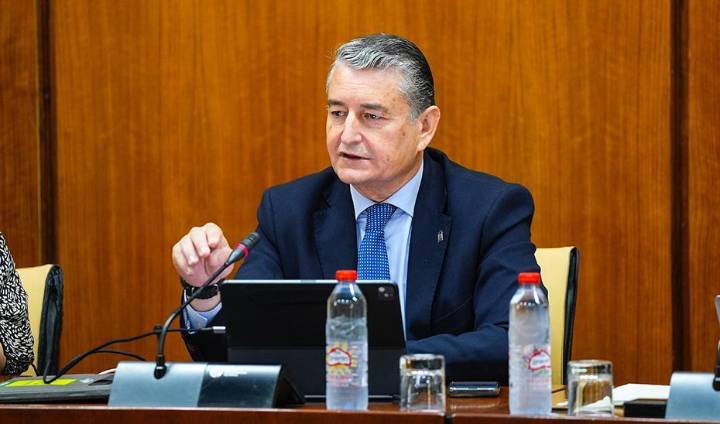 La Junta solicita al PSOE-A corregir cifras sobre 500.000 pacientes en la sanidad pública