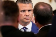 Pete Hegseth suma críticas por video que dice que a las mujeres no se les debería permitir votar