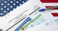 Nueva ley permite a USCIS indagar en la actividad digital de quienes pidan beneficios migratorios