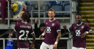 Oliver Sonne llega afinado a la selección peruana: Lateral le dio el triunfo al Burnley por la Copa de la Liga