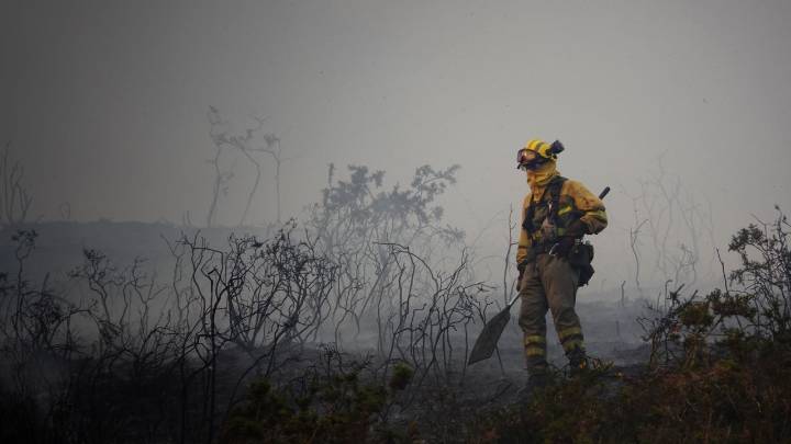 Asturias registra 12 incendios forestales, la mitad de ellos activos