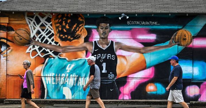 Open Thread: Victor Wembanyama’s mural at Southtown 101 was given an update