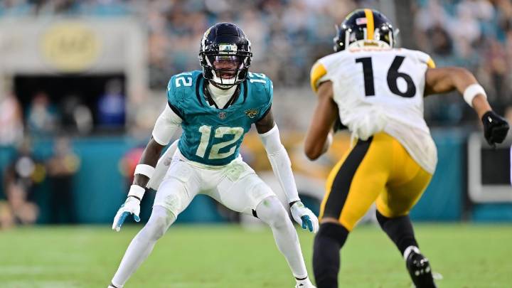 Jaguars' Travis Hunter plays offense and defense in pro debut vs. Steelers