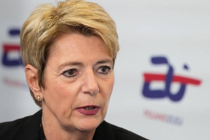 Presidenta de Suiza viaja a Washington para evitar fuertes aranceles de EEUU