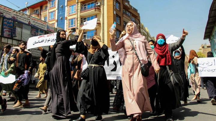 Khadija Amin, presentadora afgana, tras los 4 años de la toma de Kabul: "Afganistán se ha convertido en una cárcel para las mujeres"