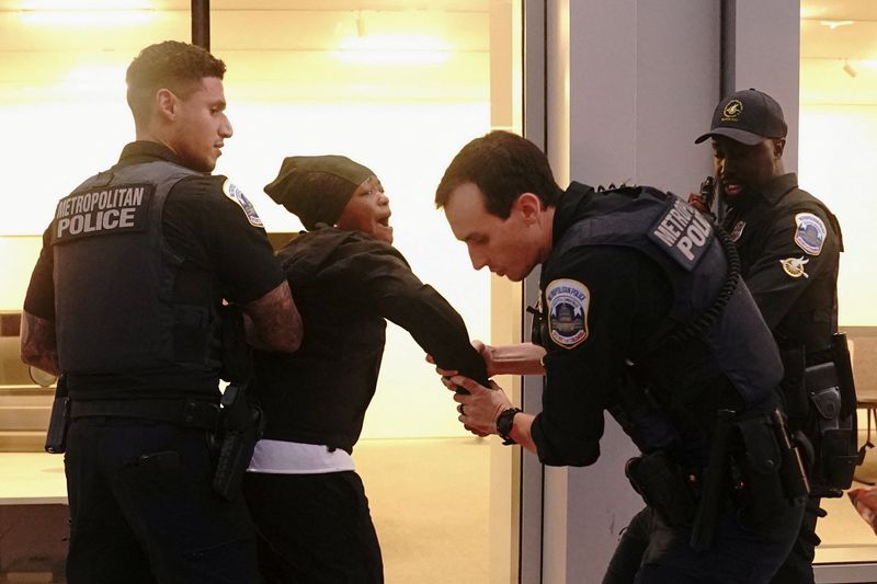 Trump wants to extend federal control over Washington police