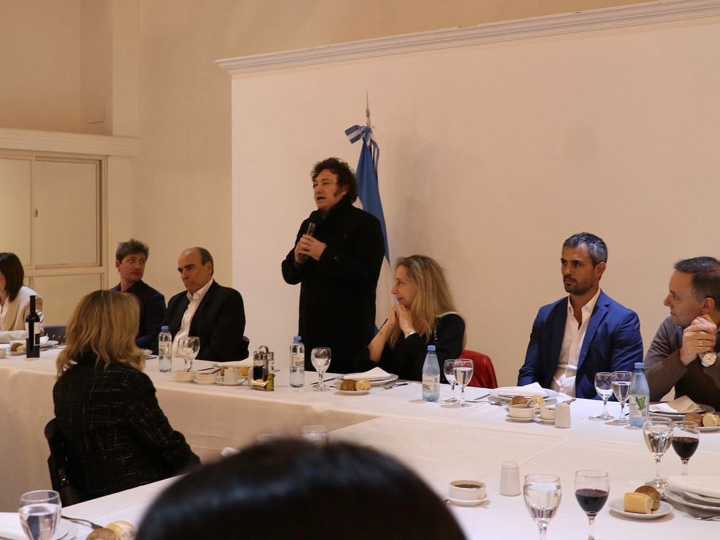 Javier Milei cena en Olivos con diputados libertarios y aliados para asegurar el blindaje a los vetos en el Congreso