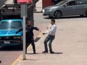 Da golpiza y humilla a policía por levantarle una multa en Tlaxcala