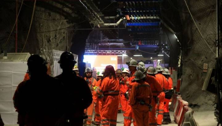 "Histórico": Escondida entrega por primera vez a sus trabajadores bono de producción de más de $1 millón