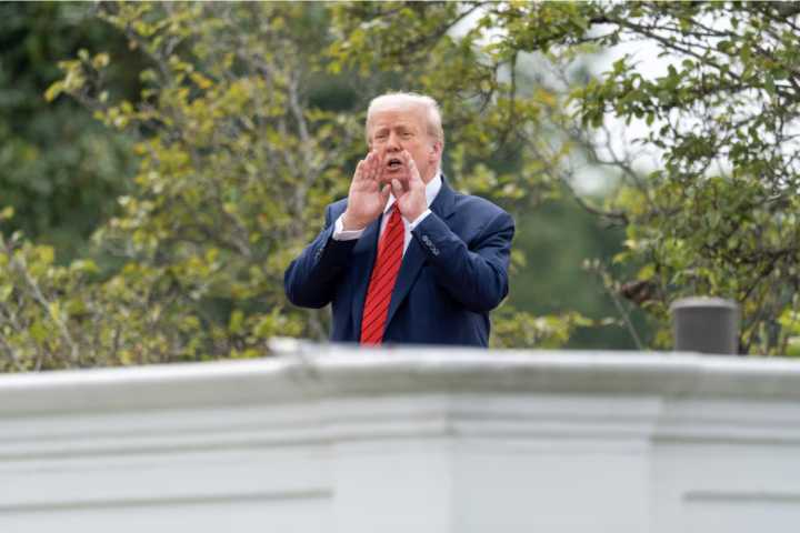 Trump amenaza a la UE con aranceles del 35% si no invierte 600.000 millones de dólares en Estados Unidos