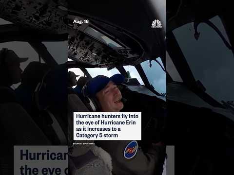 Hurricane hunters fly into the eye of Hurricane Erin