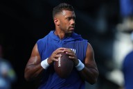 Giants Locker Room Clear Stance on Russell Wilson’s Injured Weapon After 5 Players Skip Practice Giants teammates emphasize caution as Russell Wilson’s key weapon returns from injury, prioritizing lon