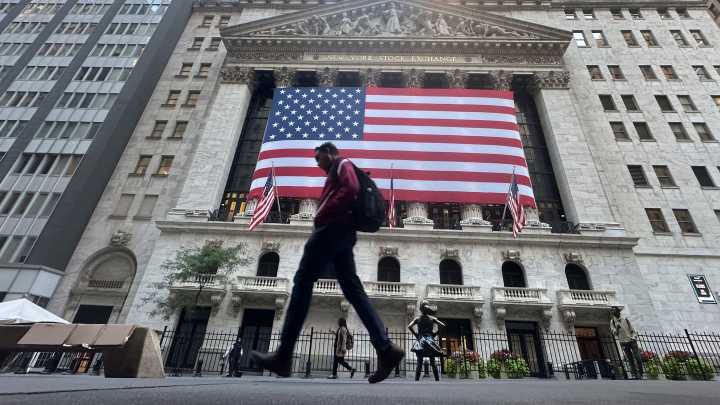 U.S. stocks tap the brakes as Wall Street heads toward the finish of a record