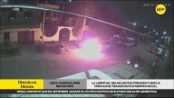 Delincuentes prenden fuego a una minivan de transporte interprovincial en plena vía pública en La Libertad
