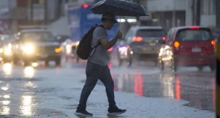 Inicia racha de lluvias en Nuevo León; refrescará el ambiente