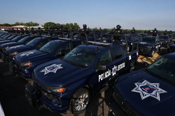 Entregan 100 patrullas en Sinaloa para perseguir al hampa