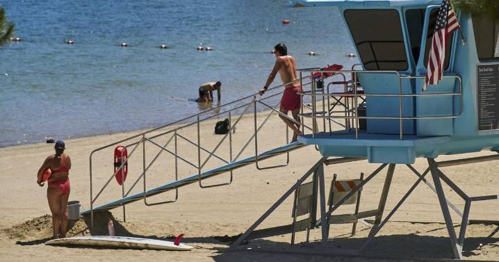 US heat wave smothers Pacific Northwest, poses extreme risk in California and Arizona
