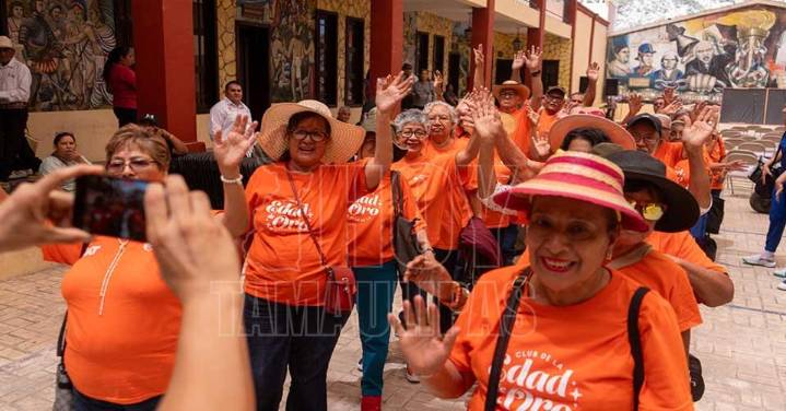 Festeja la UAT a los abuelitos con un paseo al pueblo mágico de Tula