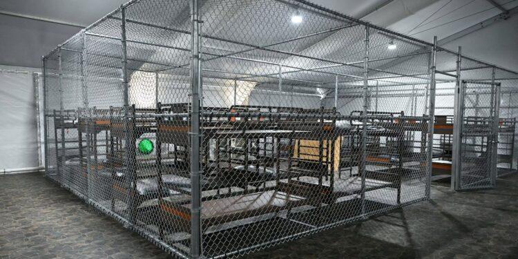 Una jueza dictamina el cierre del centro migratorio ‘Alligator Alcatraz’ en un plazo de 60 días