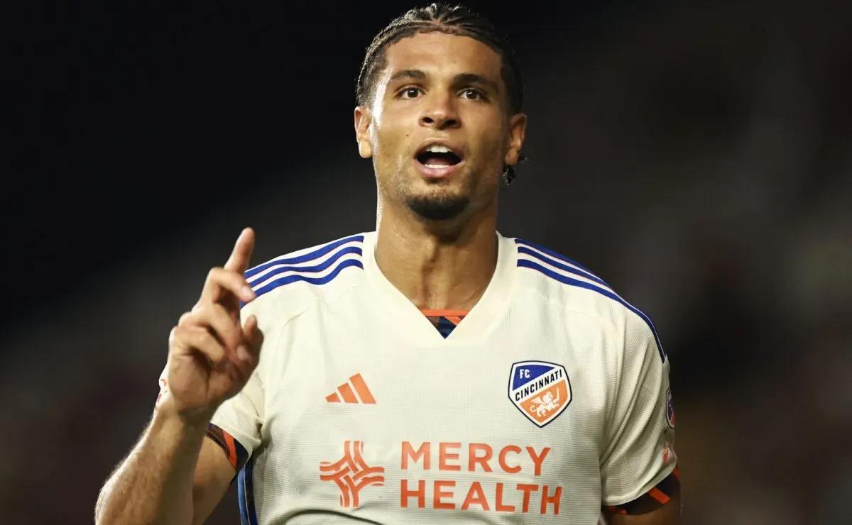 Why was FC Cincinnati vs Chivas Guadalajara suspended at the 2025 Leagues Cup?