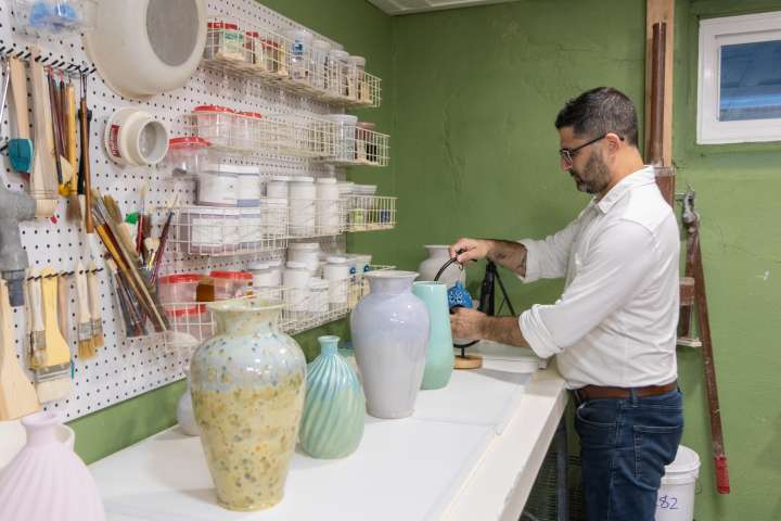 Ardmore artist uses human ashes to craft ceramic memorials