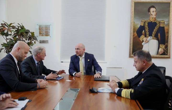 Delegación del Congreso de EE. UU. visita Ecuador para fortalecer cooperación en seguridad y defensa