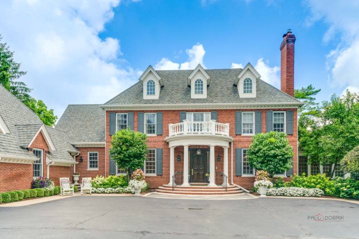 Libertyville 5-bedroom home with pool, golf simulator: $3M