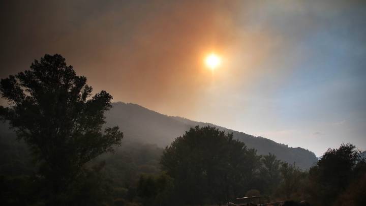 Una veintena de medios trabajan en un incendio en Ólvega: está controlado