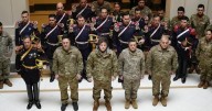 Sin acto oficial, Javier Milei almorzó con los granaderos de Casa Rosada por el 17 de agosto