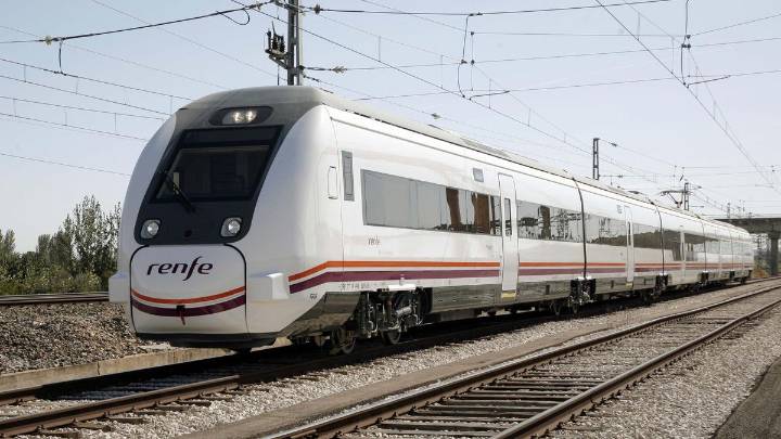 215 pasajeros de tren, afectados por una avería en una subestación eléctrica entre Flix y Fabara