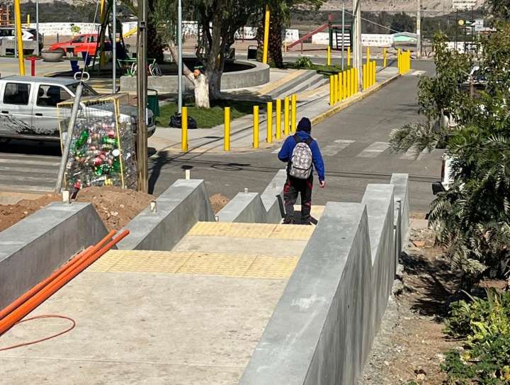 Dirigencias del programa “Quiero mi Barrio” Umbral Norte de Vallenar chequean avance de obra que facilitará la conexión de las Villas Edén y Juan López