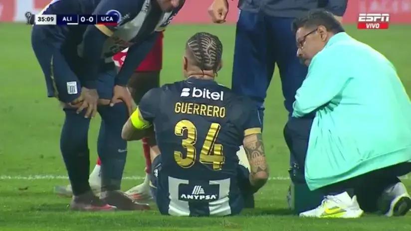 ¡Se encienden las alarmas! Paolo Guerrero salió lesionado en partido ante Universidad Católica por Copa Sudamericana [VIDEO]