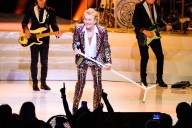 Rain doesn’t dampen reception for Rod Stewart’s “One Last Time” stop at Pine Knob