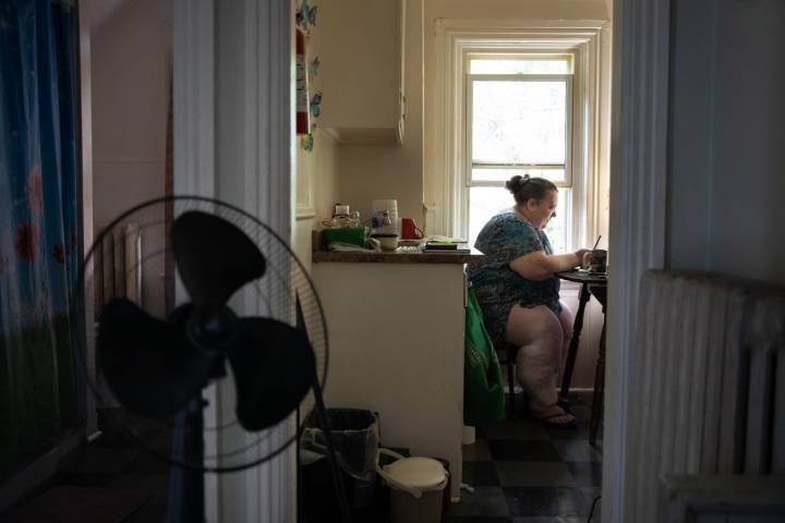 Low-income renters press governments for ways to cool apartments in heat waves