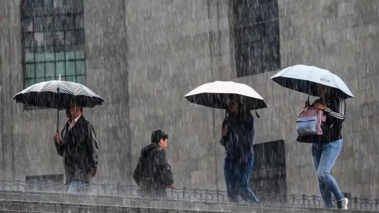 Lluvias vuelven a paralizar operaciones en el AICM
