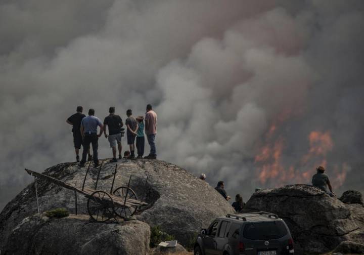 La ola de incendios forestales continúa con 14 focos graves activos en tres comunidades